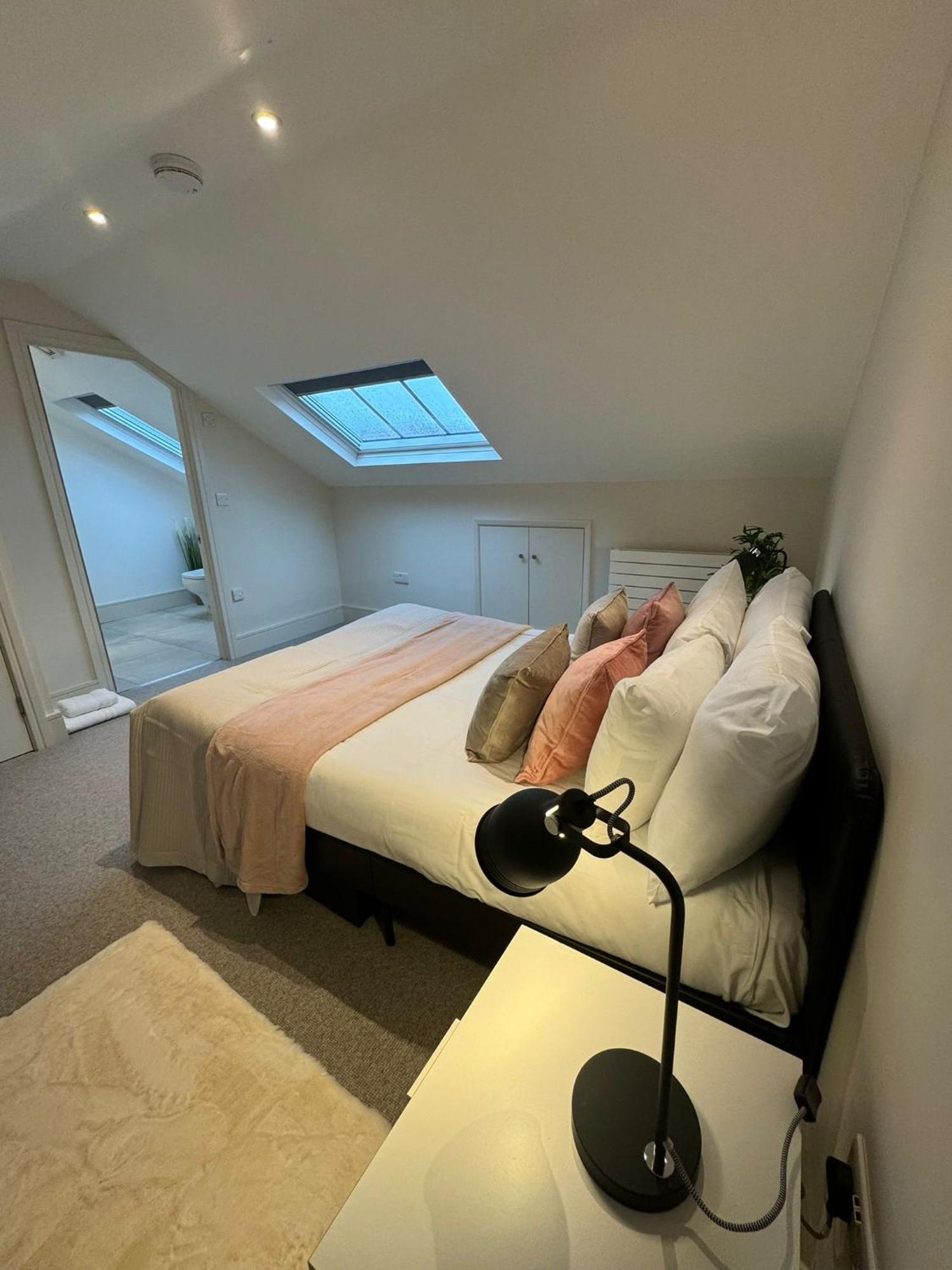 Osbourne House Pink 2 Bed, 2 And Half Bath Apartment Birmingham Exterior photo