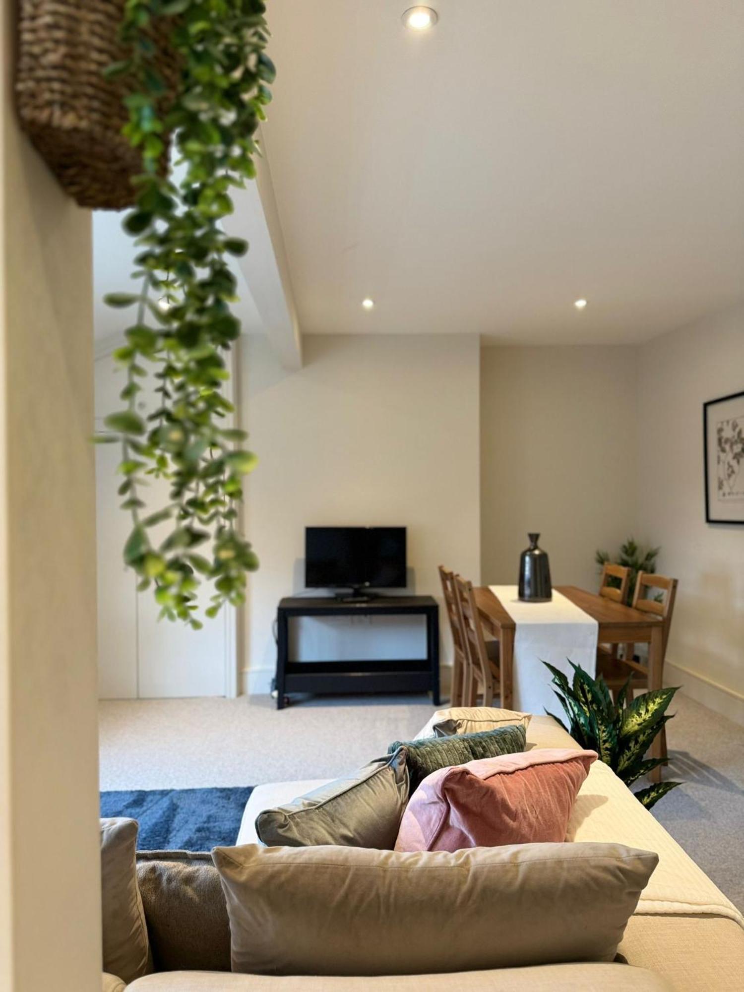 Osbourne House Pink 2 Bed, 2 And Half Bath Apartment Birmingham Exterior photo
