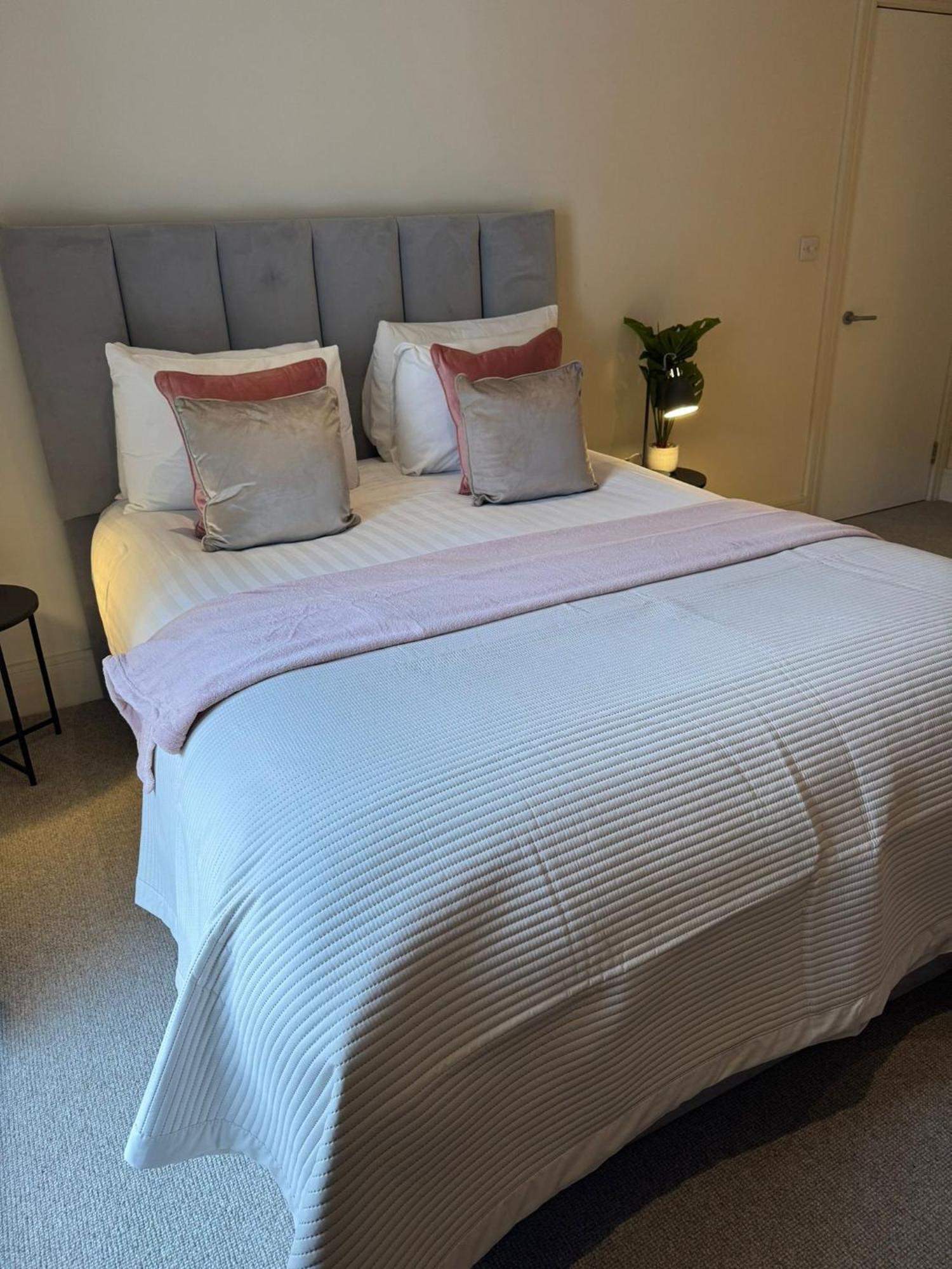 Osbourne House Pink 2 Bed, 2 And Half Bath Apartment Birmingham Exterior photo